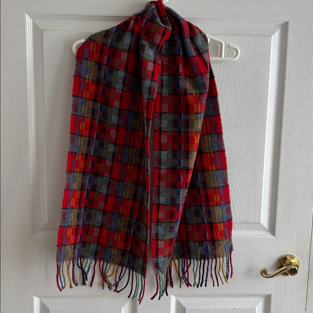 Made in Italy 100% lambswool scarf with cashmere finish. 12”X67” - Picture 2 of 4